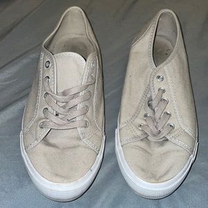 Light tan/beige/khaki sneakers